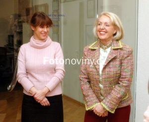 editelka  kliniky Laurea, Adriana Vlkov spolen se zakladatelkou kliniky Janou Neugebauerovou pivtaly astnky letonho prvnho setkn.